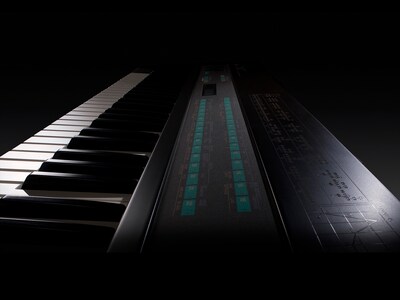 Yamaha DX7 from the side
