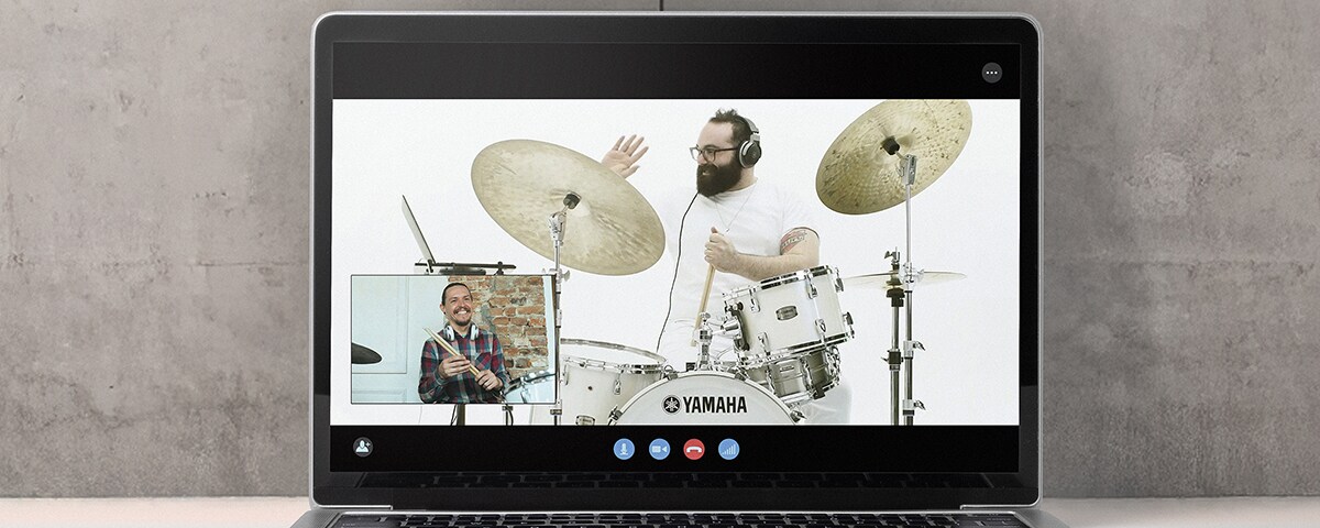 Scene of using the EAD50 for an online lesson