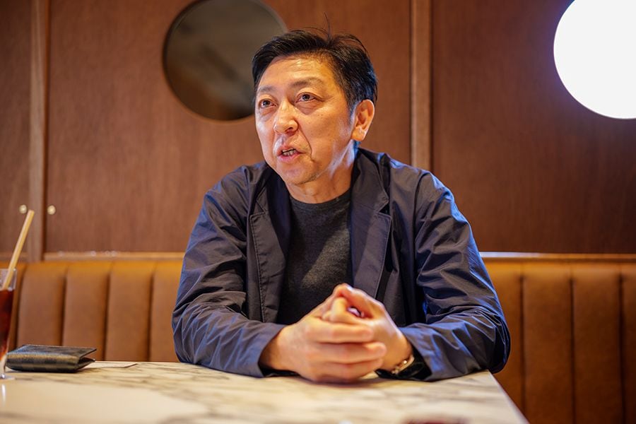 What is the concept at the DEK Aoyama restaurant?